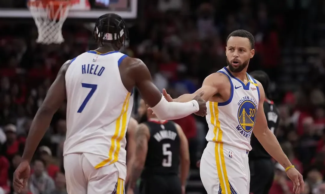 PG游戏-包含库里重要时刻重返赛场，曼联带队取胜！全场沸腾不已的词条