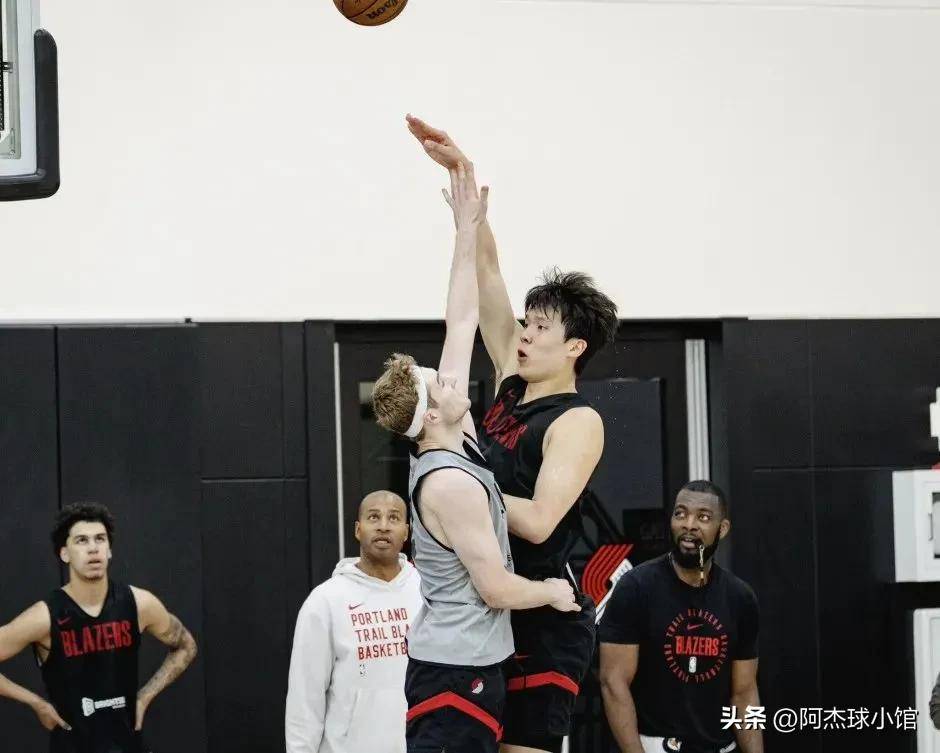 包含赛前CBA常规赛焦点战;波特兰开拓者完成远射贴柱;赛场秩序良好;更衣室氛围转暖的词条 包含赛前CBA常规赛焦点战;波特兰开拓者完成远射贴柱;赛场秩序良好;更衣室氛围转暖的词条